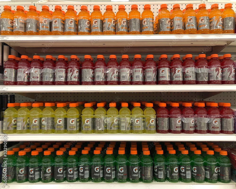 Foto de Alameda, CA January 08, 2017 Grocery store shelf with