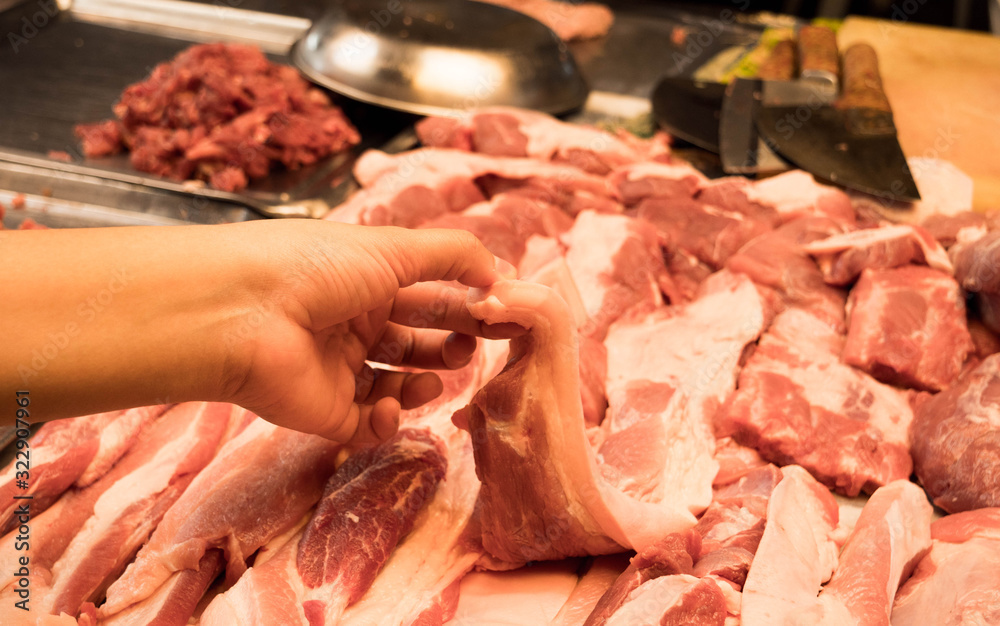 People are buying pork in the fresh market