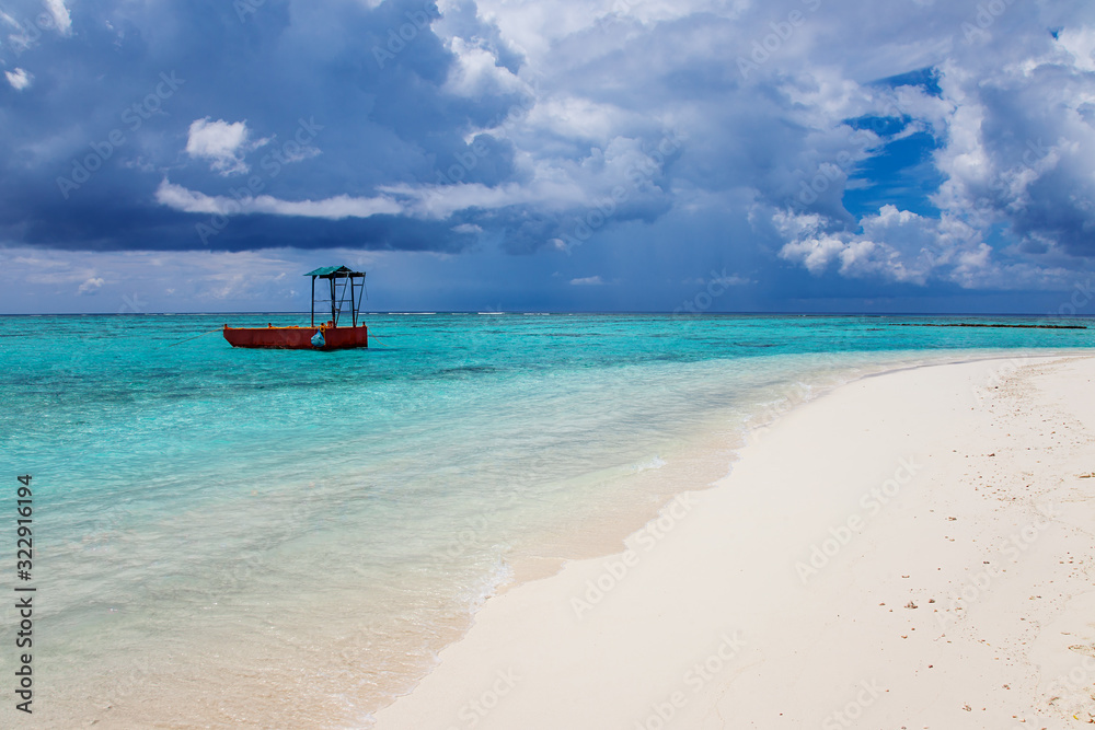 Obraz premium Turquoise blue sea water shore and cloudy sky