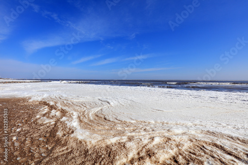 Fototapeta Naklejka Na Ścianę i Meble -  Natural coastal scenery in winter