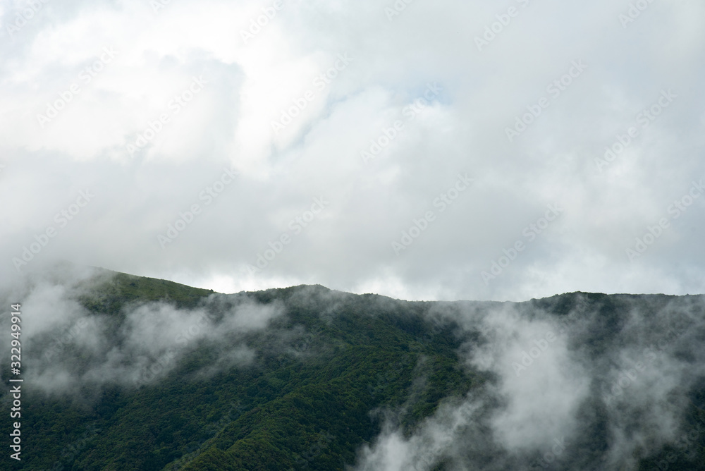 Obraz premium clouds over mountains