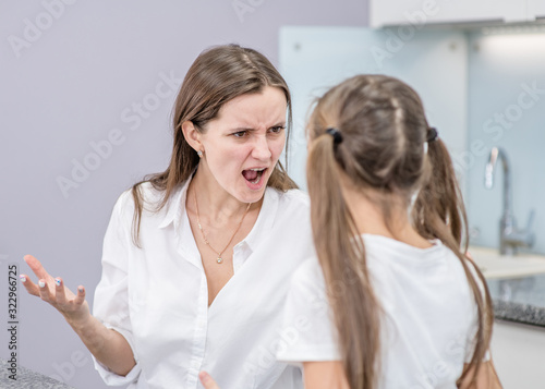 Schilderij op canvas Angry mom scolds her teen daughter at home