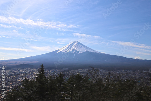 【世界遺産】雪化粧の富士山