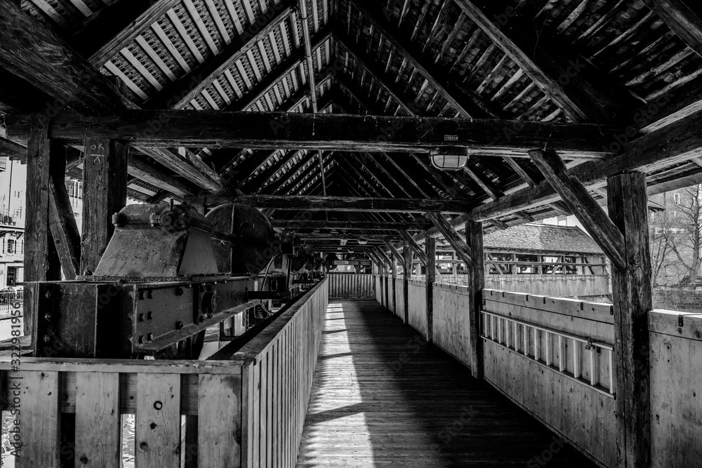 Fototapeta premium Holzbrücke