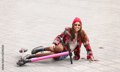Young woman fallen off his ...
