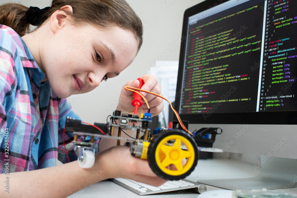 Female Pupil Building Robotic Car In Science Lesson - obrazy, fototapety, plakaty 