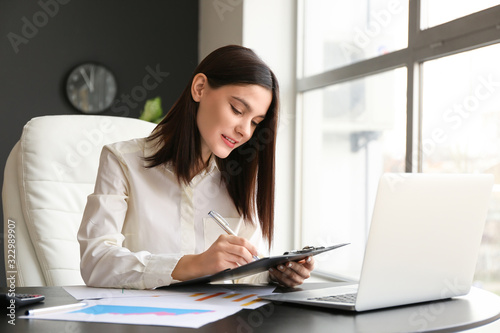 Young female accountant wor...