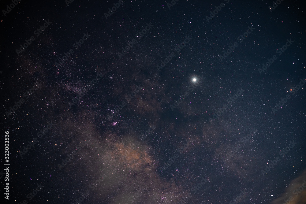 Fototapeta premium The stars and the milky way in the night sky are very beautiful.