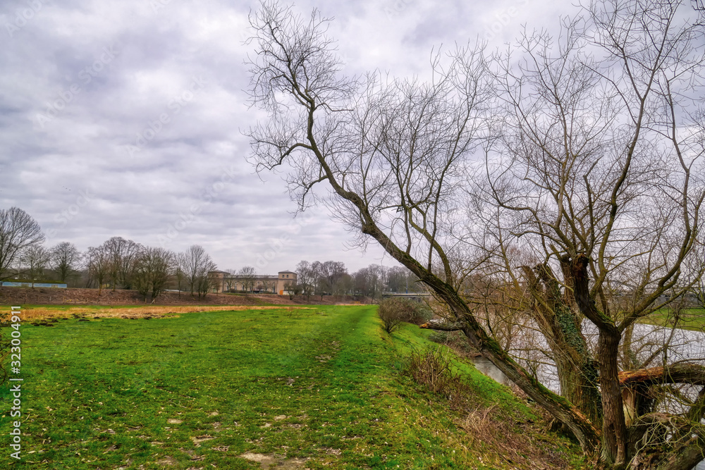Weg in den Ruhrauen bei Mülheim Weg in den Ruhrauen bei Mülheim