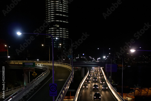 Nocny ruch samochodowy photo