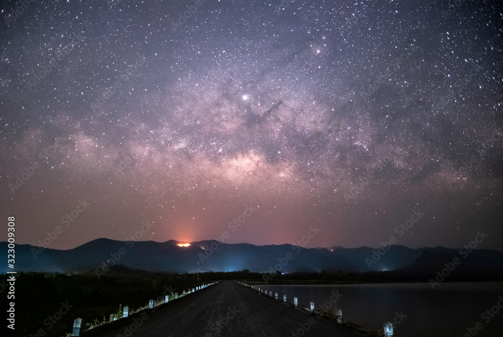 The stars and the milky way in the night sky are very beautiful. The stars and the milky way in the night sky are very beautiful.