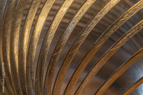 Φωτογραφία Macro close up of gold slinky