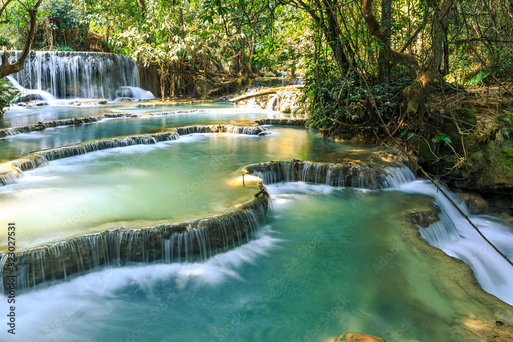 paysage relaxant de chute d'eau paysage relaxant de chute d'eau