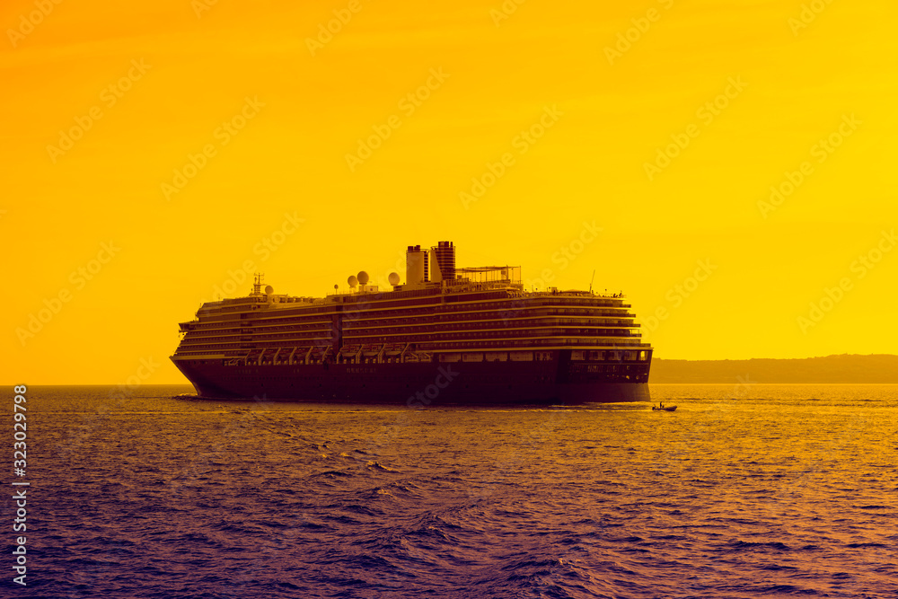Obraz premium cruise liner sailing in open sea in the sunlight