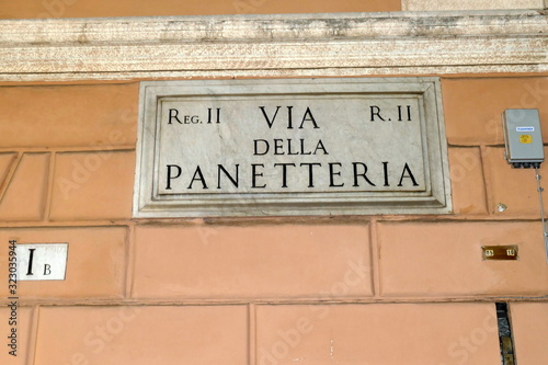Fototapeta Naklejka Na Ścianę i Meble -  nomi delle strade e piazze di roma,italia