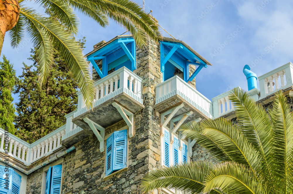 Obraz premium Top and windows of a colorful apartment building in Malcesine, Lake Garda, Italy.