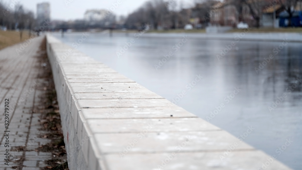 Obraz premium The first ice on the river. Winter background for your design.
