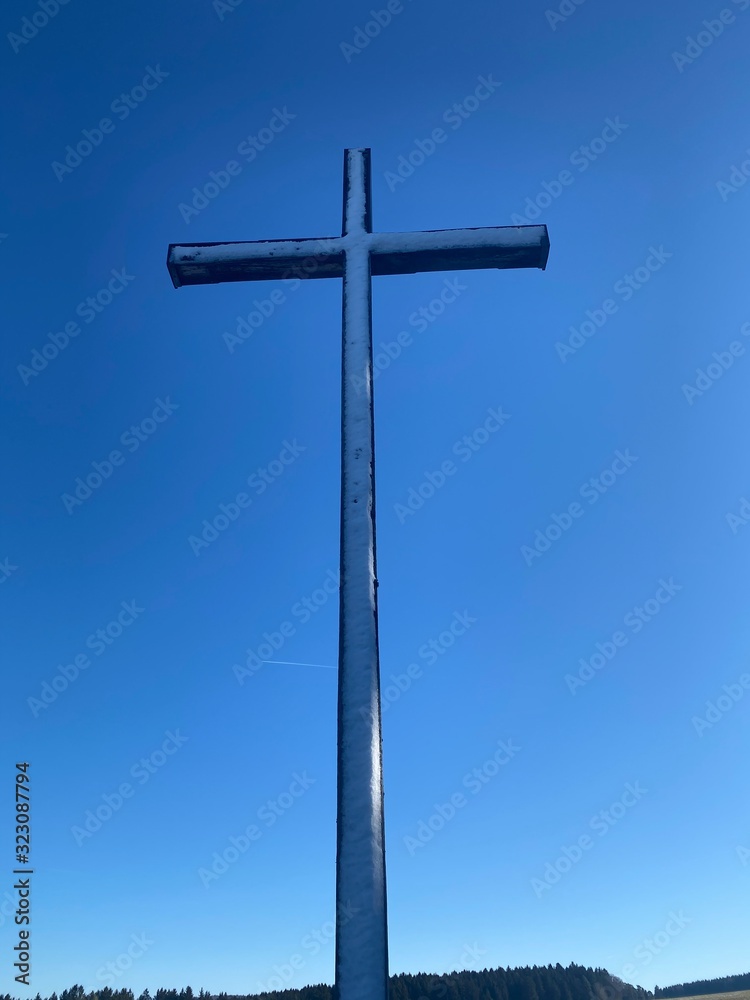 Kreuz Denkmal auf dem Christkindelseck auf einem Berg in Tuttlingen bei Nendingen