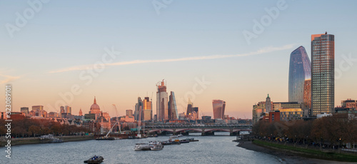 Panoramic scene of London skyline at dusk © nakaret4