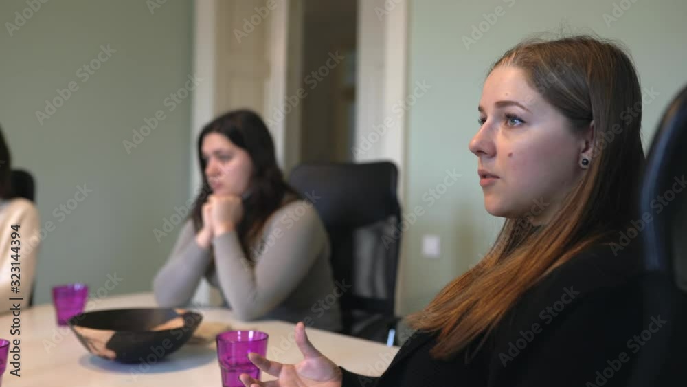 Businesswoman actively explains the idea to the team, 4K Businesswoman actively explains the idea to the team, 4K