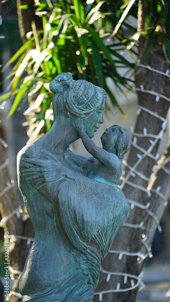 Obraz premium Statue Frau mit Kind