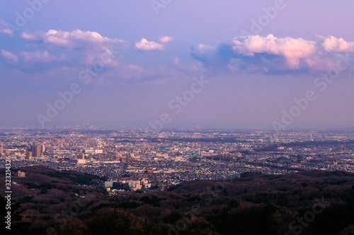 東京 高尾山 かすみ台展望台からの夕景 横浜方面 © 健太 上田