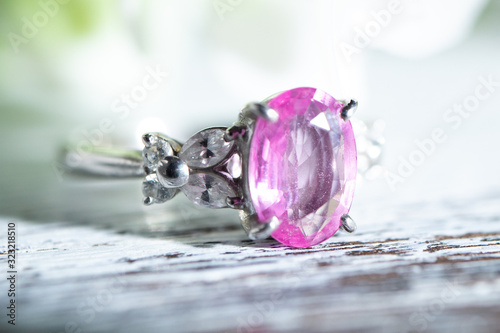 ピンクサファイヤとダイヤモンドの指輪