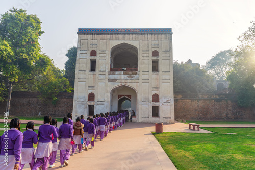 Obraz na płótnie Indian school girls on the tour to the Humayun's tomb, New Dehli, India w salonie