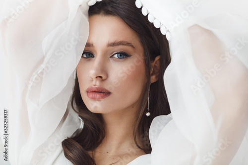 Obraz na płótnie Portrait of elegant beautiful bride wearing fashion wedding dress