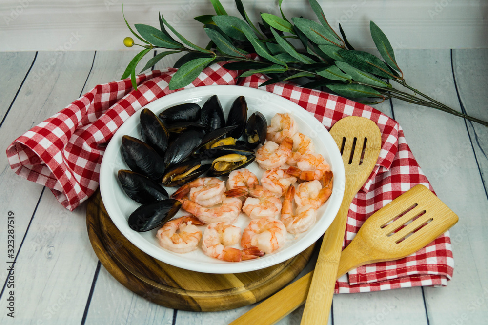 Miesmuscheln und Scampis Stock Photo | Adobe Stock