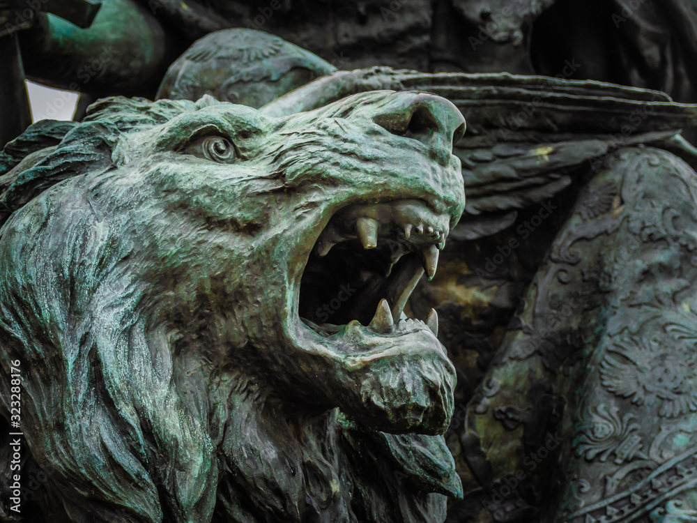 head of lion statue