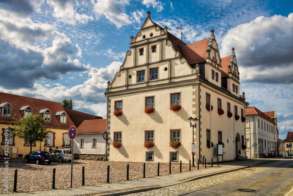 niemegk, deutschland - altstadt mit altem rathaus