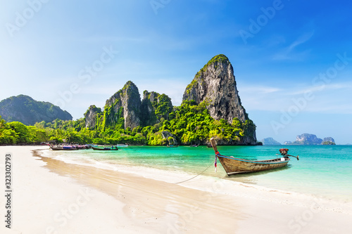 Fototapeta Thai traditional wooden longtail boat and beautiful sand beach.