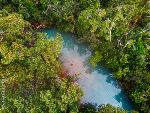 Tableau sur toile swimmer enjoying Caldwell spa swimming hole in tropical north queensland in trop
