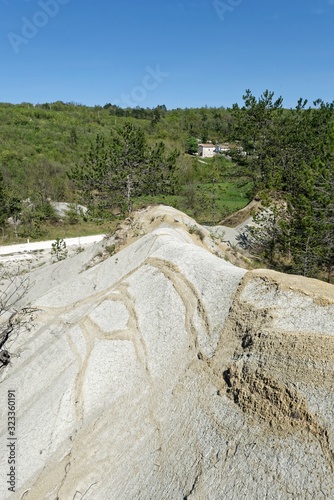 Kroatien - Istrien - Kras - Schiefersplitvorkommen photo