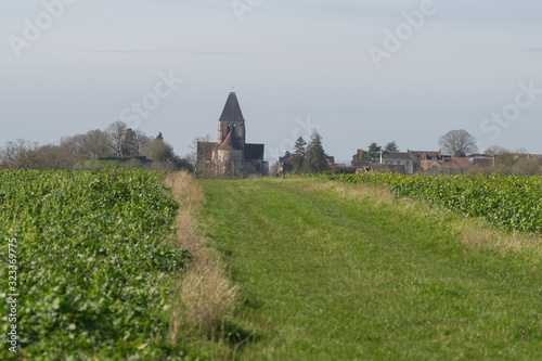 village de trôo au loin