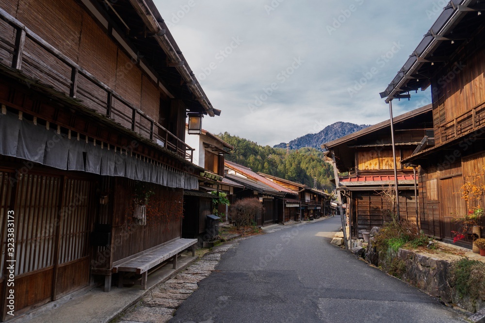 すだれが下がる古い宿場町／Tsumago-juku is an old town in Gifu Prefecture, Japan.