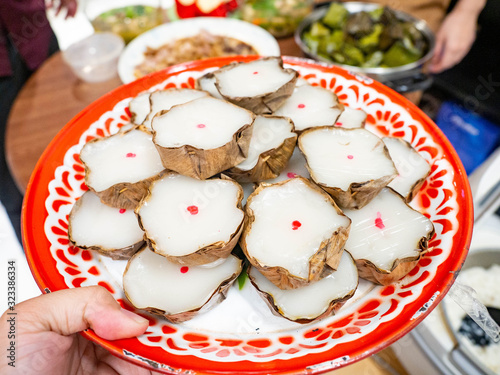 Dessert name is khanom kheng In the auspiciousness of Thai people of Chinese descent in Thailand,Put on the tray color red white