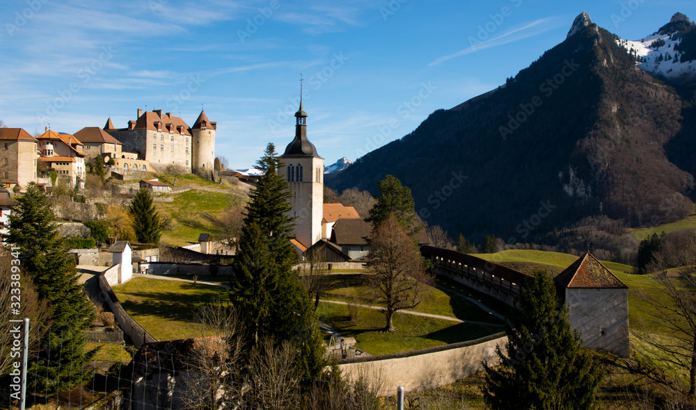Gruyeres und sein Chateau in der Schweiz Gruyeres und sein Chateau in der Schweiz