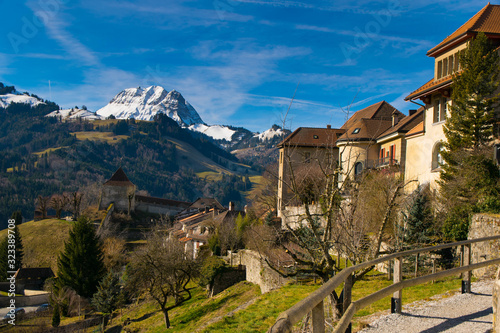Gruyeres und sein Chateau in der Schweiz photo