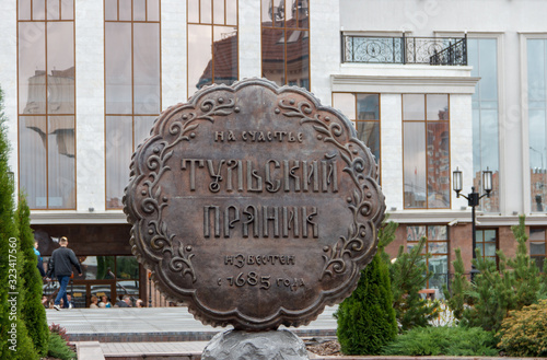 Foto Tula, Russia - September, 16, 2016: Monument to the famous Tula gingerbread in the city of Tula