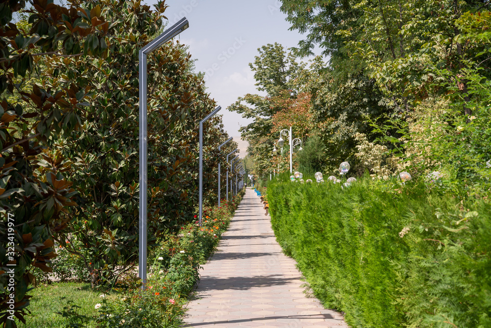 Obraz premium Rudaki Park on a sunny day in Dushanbe, Tajikistan