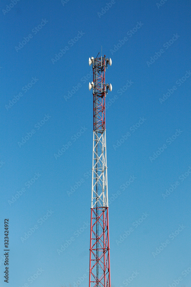 Tower repeater for broadcasting signals Tower repeater for broadcasting signals