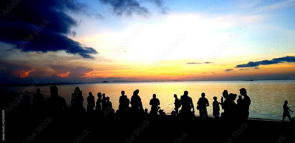 Fototapeta premium people on the beach