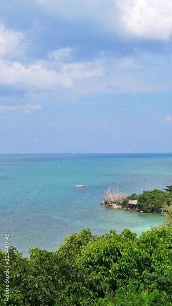 Mountain View, Turquoise crystal clear water on Ko Pha-ngan Island, Thailand 
