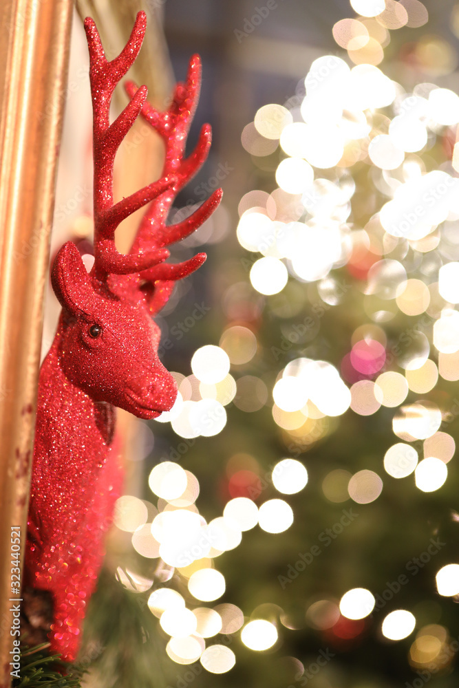 roter Hirsch, Dekoration auf Weihnachtsfeier