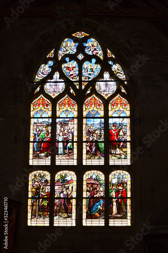 Enclos paroissial de Pleyben dans le Finistère en Bretagne son église et ses magnifiques vitraux, sa porte triomphale et son ossuaire © Ayma
