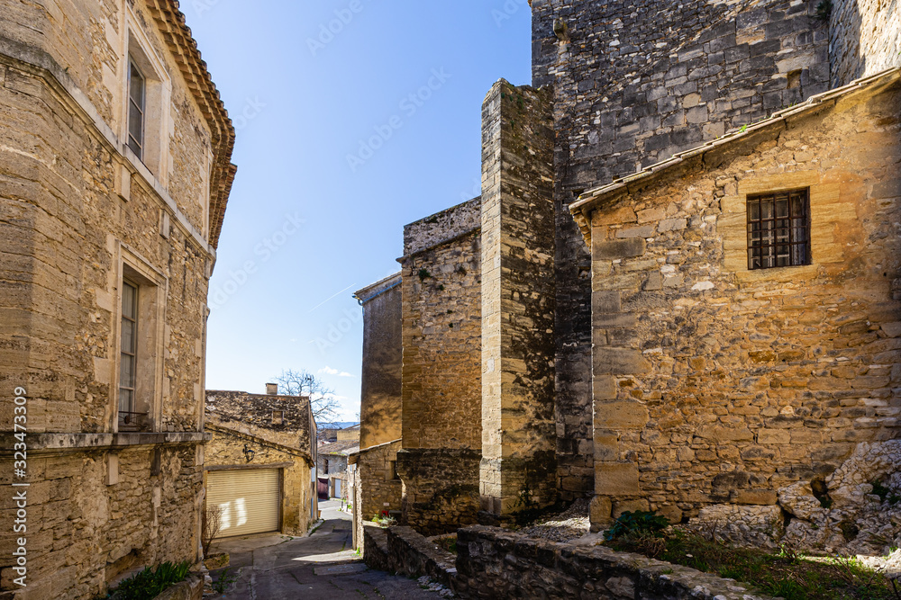 the town of Caumont sur Durance, in Provence