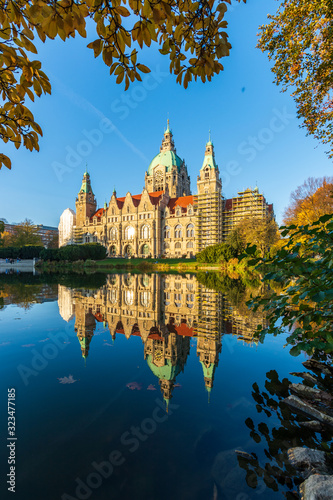 The city hall of Hanover with autum colours © Asvolas