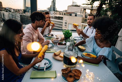 Photography Group of friends having fun on the rooftop of a beautiful penthouse